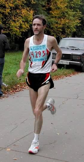 Михаил Антонов финиширует на XXVII Космическом марафоне 28.09.2003